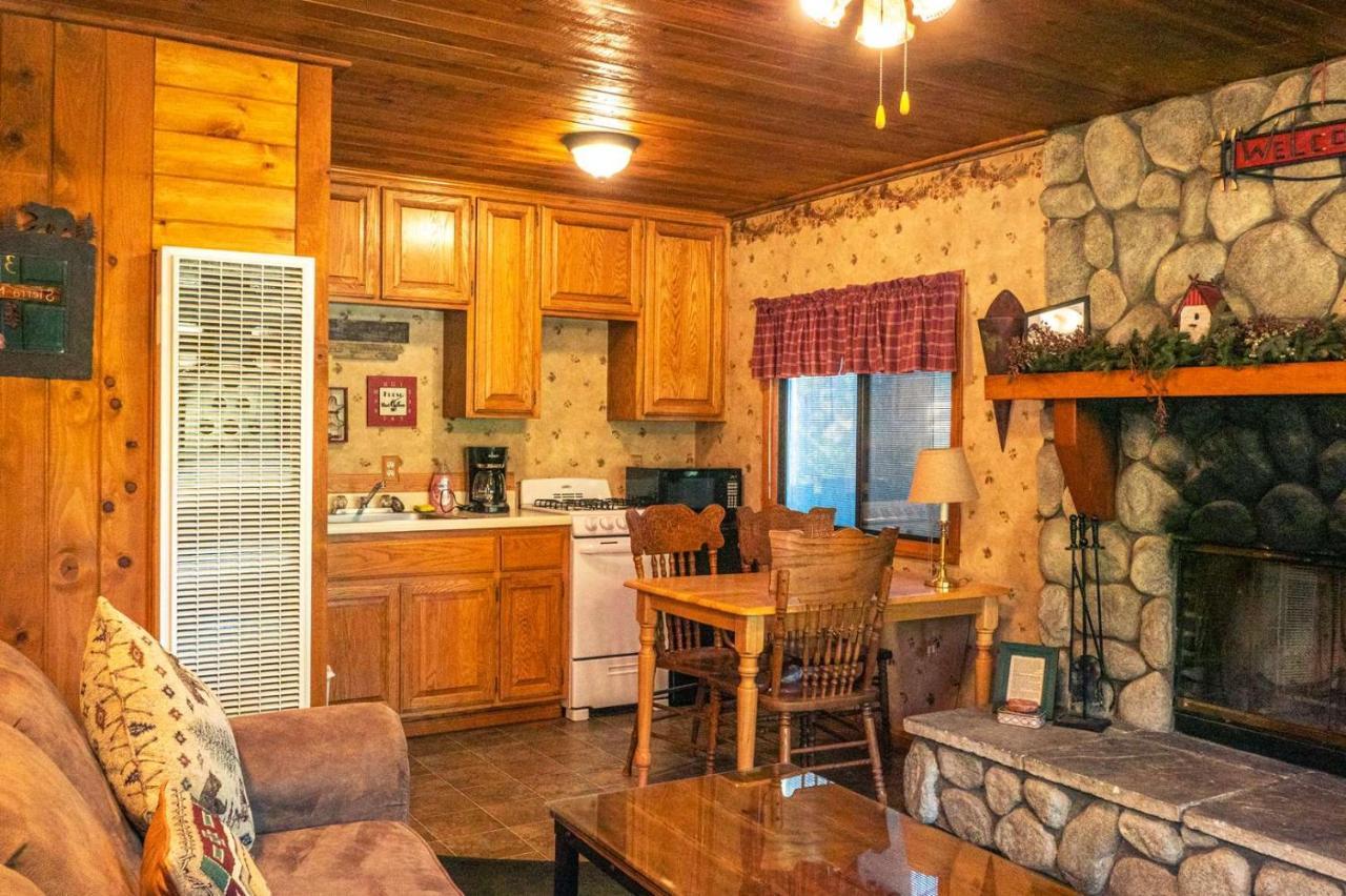 Eagle's Nest Lodge *